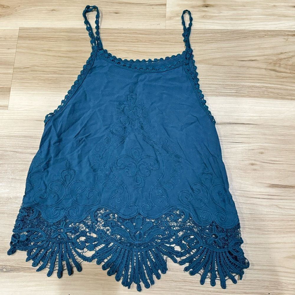 Kendall and Kylie Blue Lace Cropped Tank Top Women’s Medium